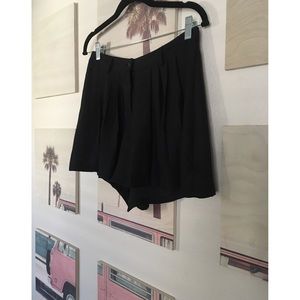 RVCA Pleated Black Skort